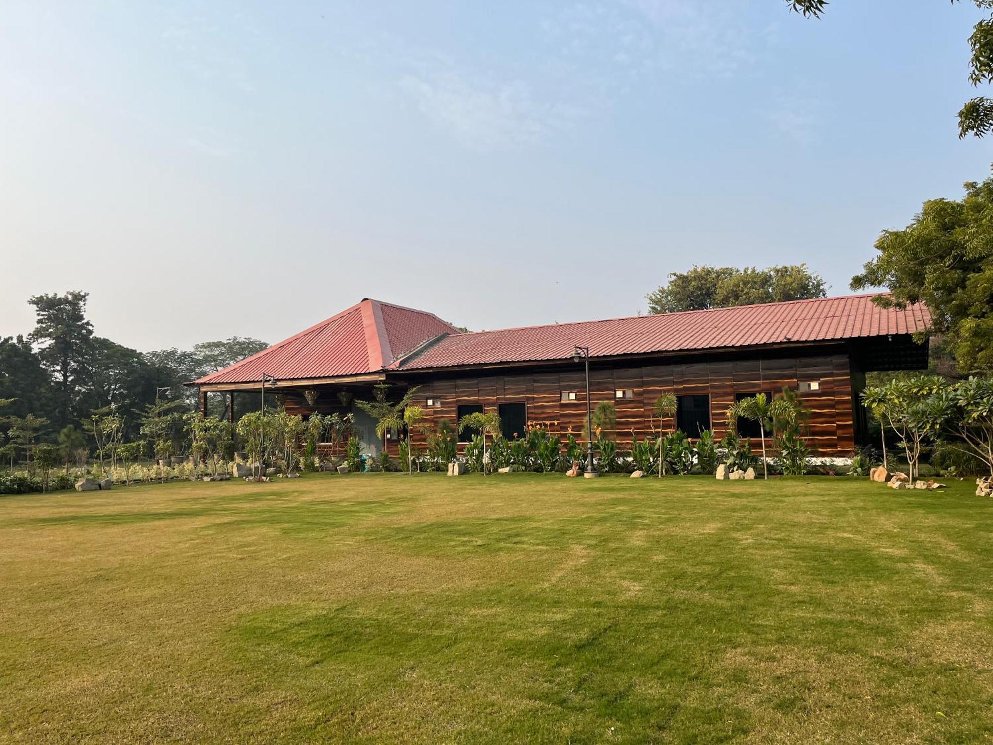 Vila The Green Wood Palace I Farm House I Wedding I Party I 87Oo2O5865 Gurgáon Exteriér fotografie